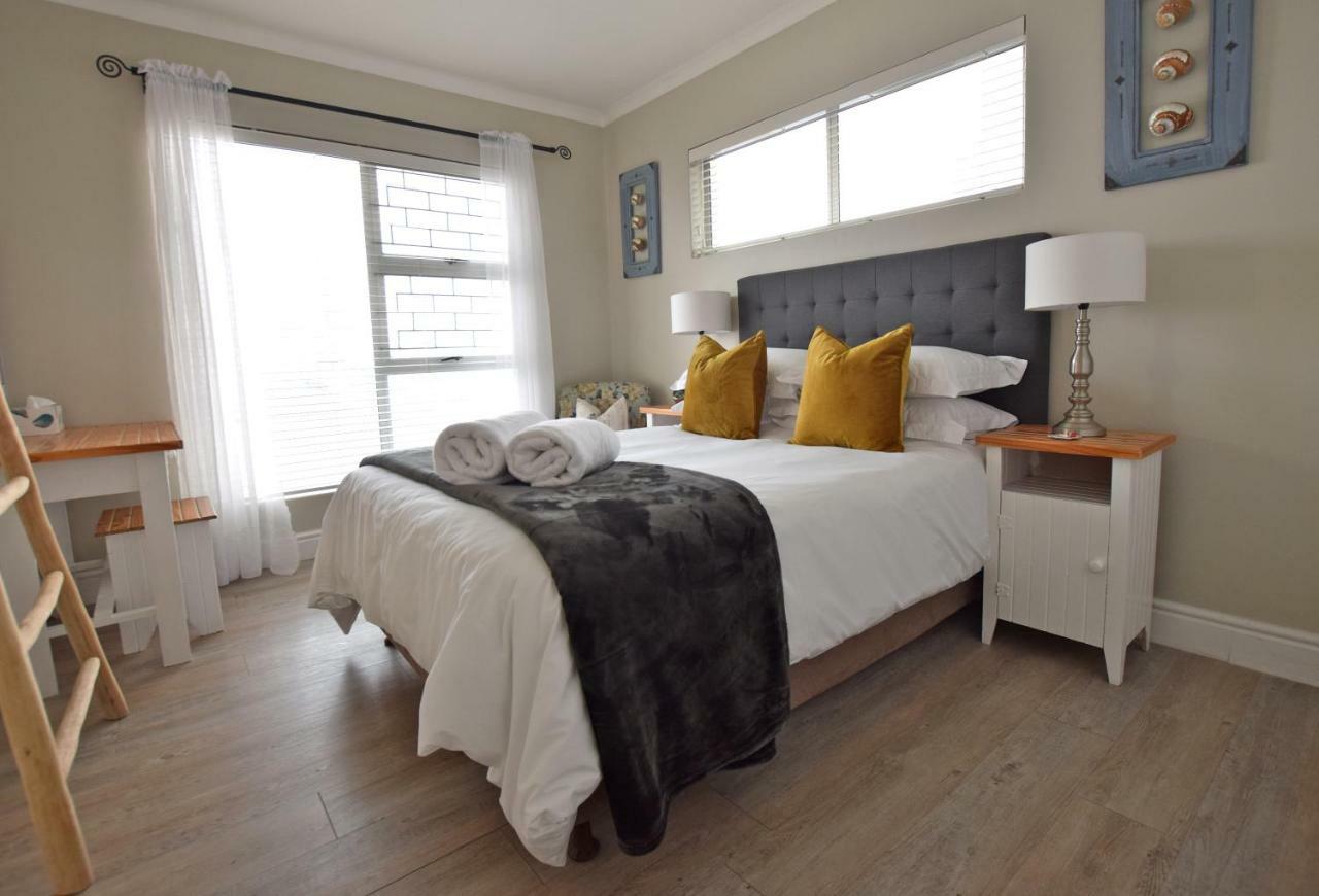 Apartment Dolphin House Hermanus Esterno foto